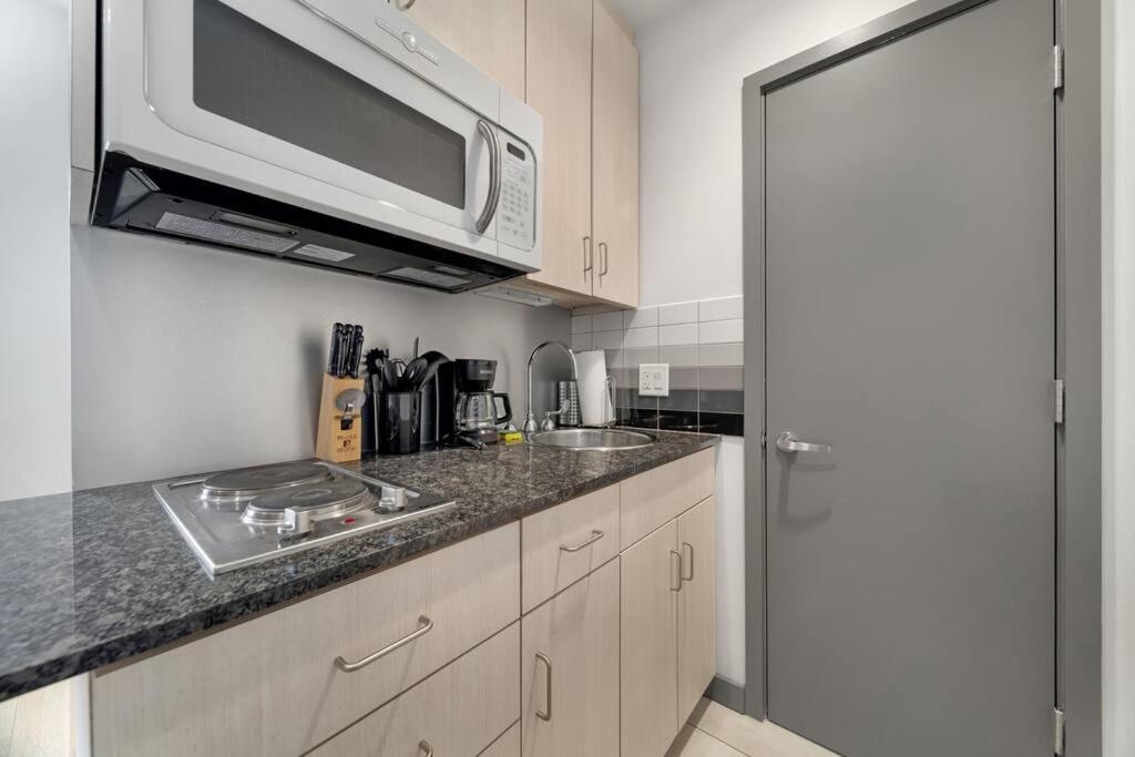 Simple Furnished Studio In The Heart Of ボストン エクステリア 写真